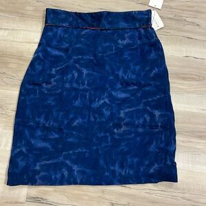 NWT Beautiful shades of blue platinum women’s‎ skirt 100% rayon size 10
